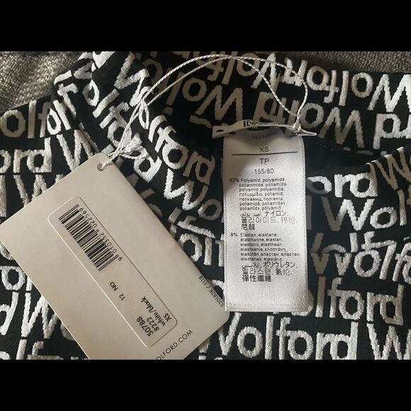 Wolford Black and White Logo Short Sleeve Top
NWT/NEW - Picture 9 of 9